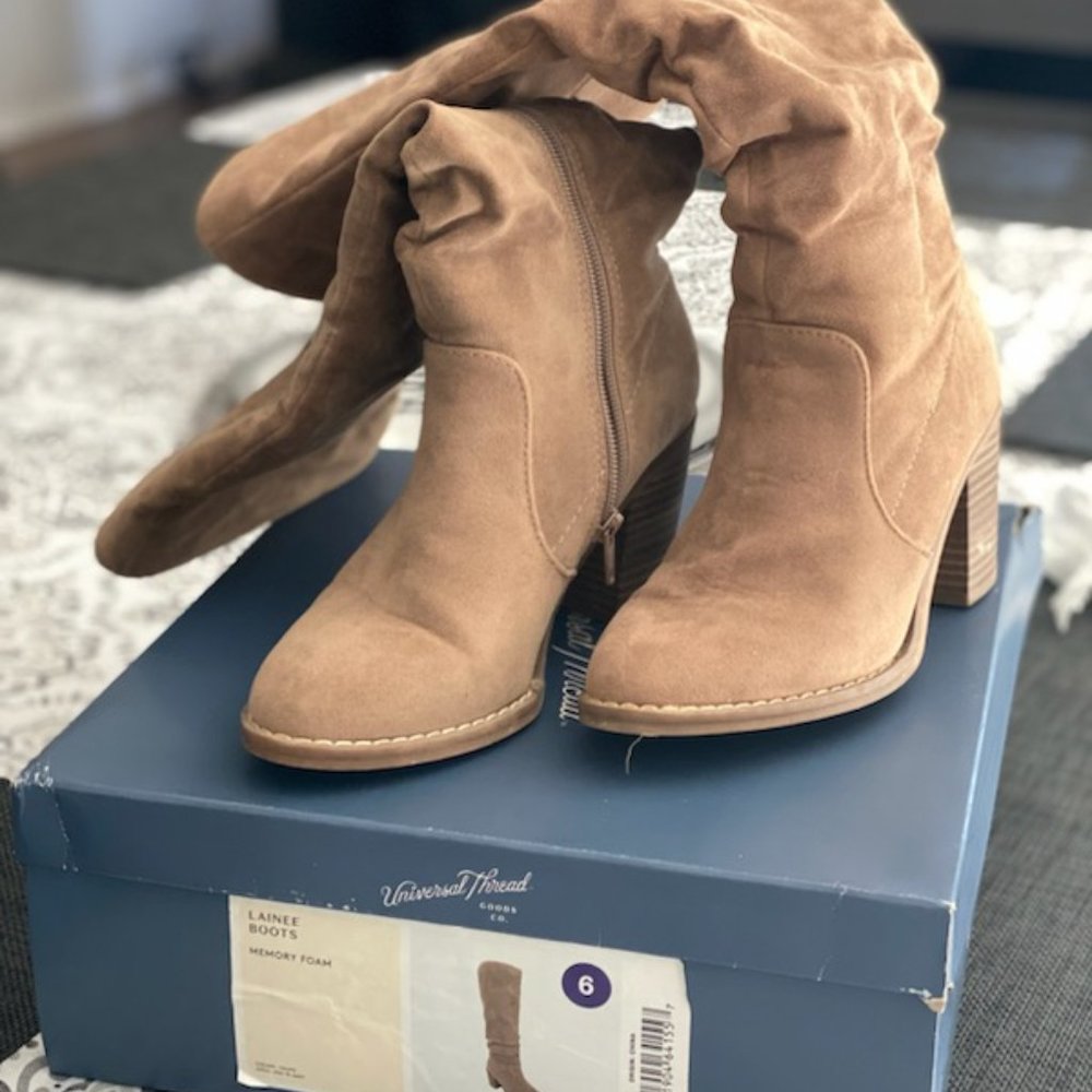 Boots - Picture 3 of 4